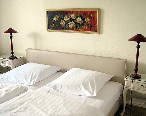 Haus Litzbruck ホテル 3*